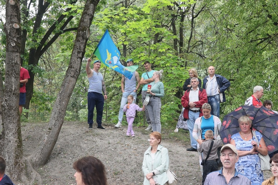 За ВДВ! За ВДВ!