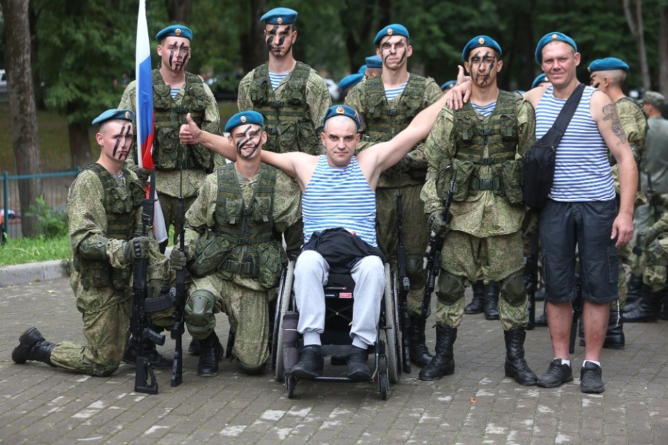 За ВДВ! За ВДВ!