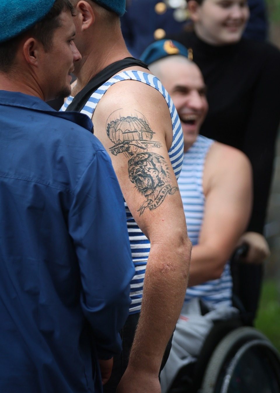 За ВДВ! За ВДВ!