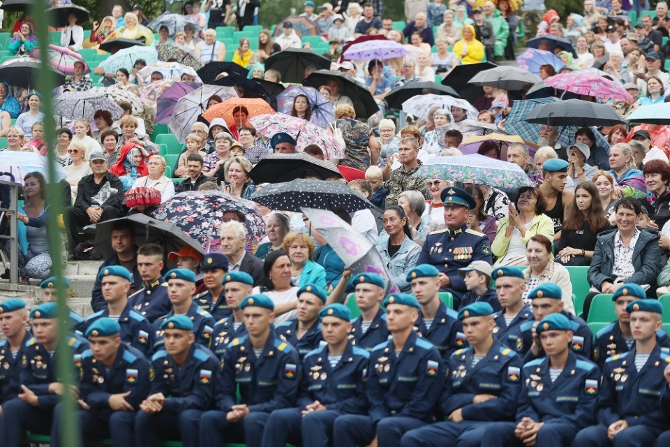 За ВДВ! За ВДВ!