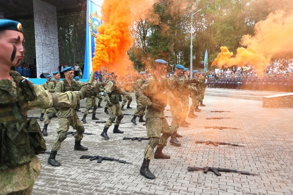 За ВДВ! За ВДВ!