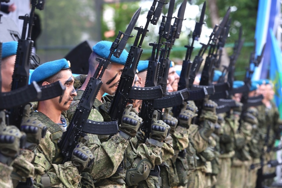 За ВДВ! За ВДВ!