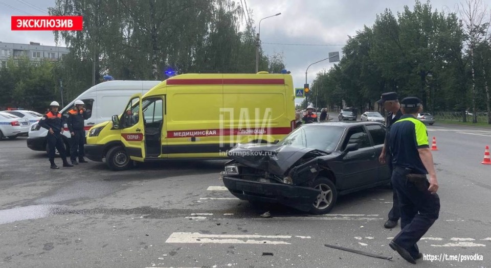 Трем детям потребовалась госпитализация в результате ДТП в Пскове