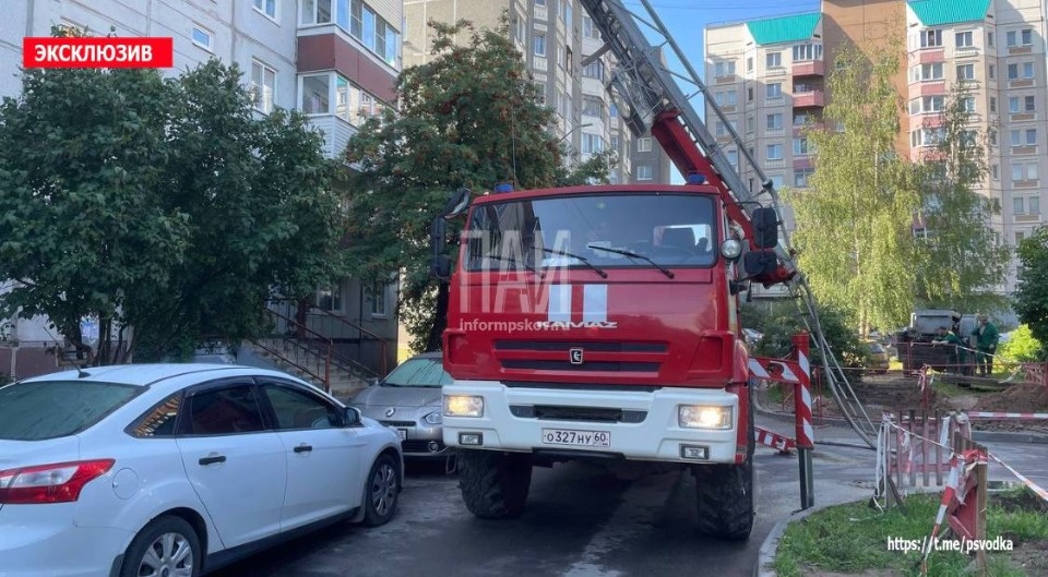 15 человек эвакуировали из-за пожара в Пскове