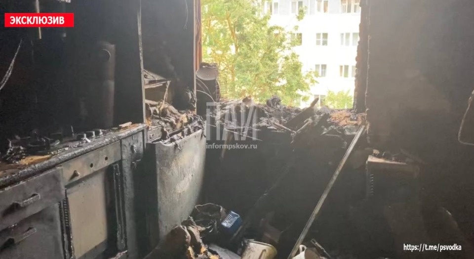 Пожарные эвакуировали жильцов многоэтажки из-за пожара в одной из квартир в Пскове