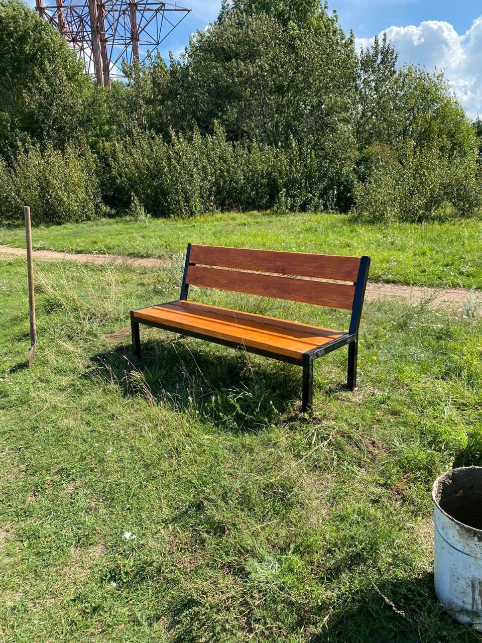 Новые скамейки появились на острове имени Залита Новые скамейки появились на острове имени Залита