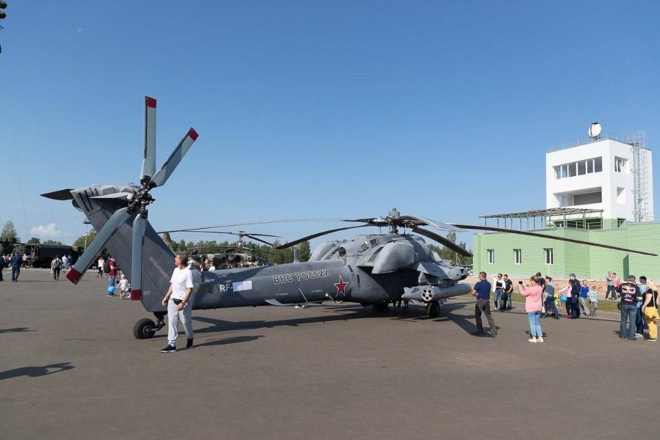 Губернатор Псковской области поздравил военных с Днем ВВС