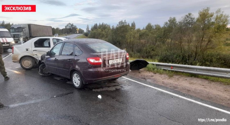 Два человека пострадали в результате ДТП в Великолукском районе