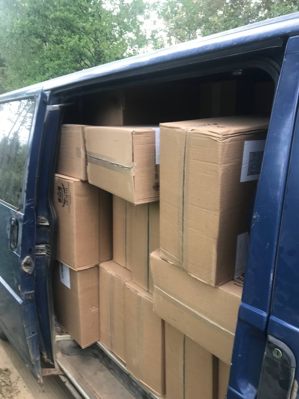 Полный сигарет автобус остановили псковские таможенники 