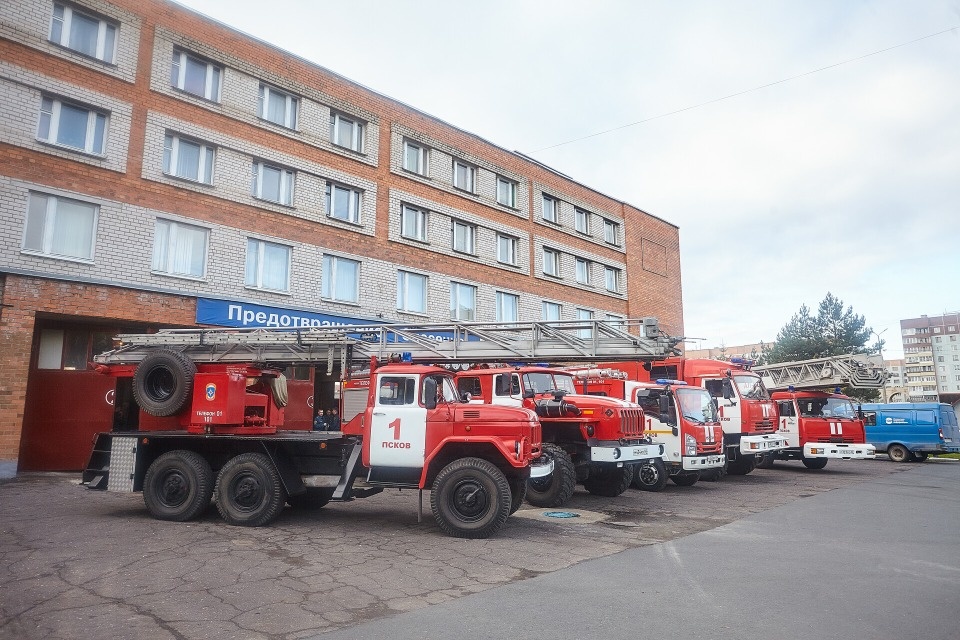 В результате пожара в Пскове пострадал мужчина 