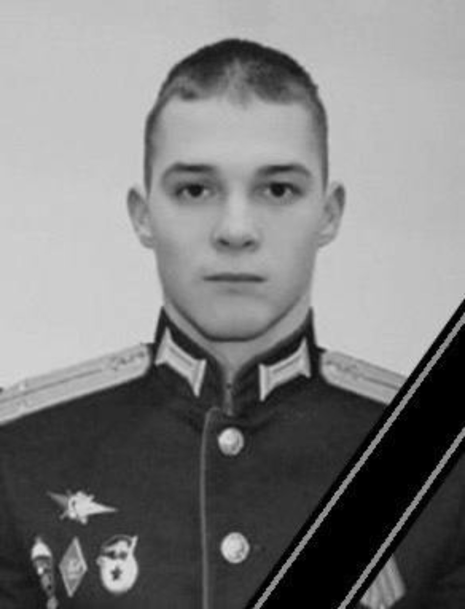 Трёх погибших в зоне СВО бойцов похоронили в Псковской области