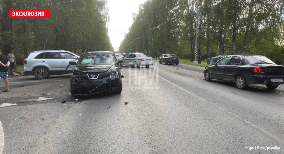 Ребёнок и две женщины получили травмы в результате ДТП под Псковом Ребёнок и две женщины получили травмы в результате ДТП под Псковом
