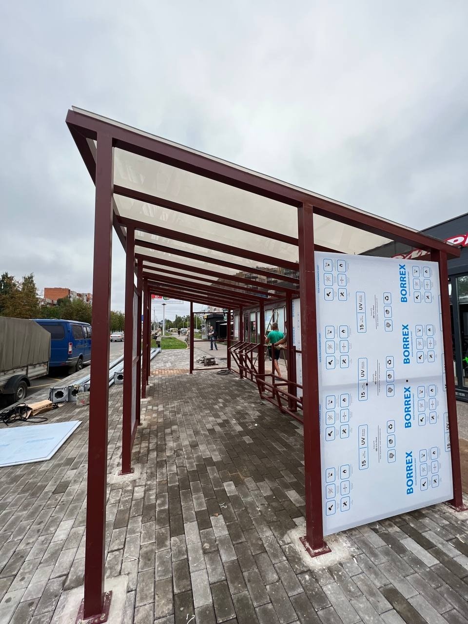 В Пскове начали устанавливать «умные» остановки