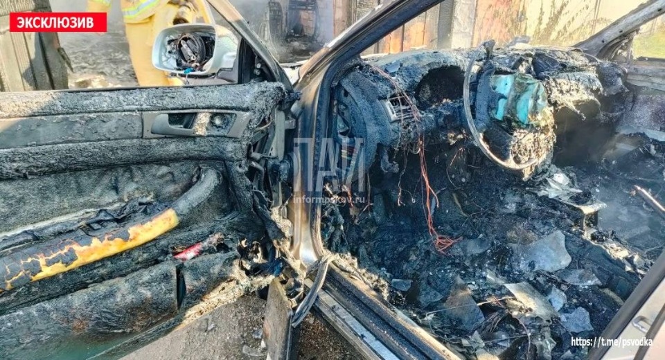 В Пыталово очевидцы достали водителя из горевшего автомобиля 