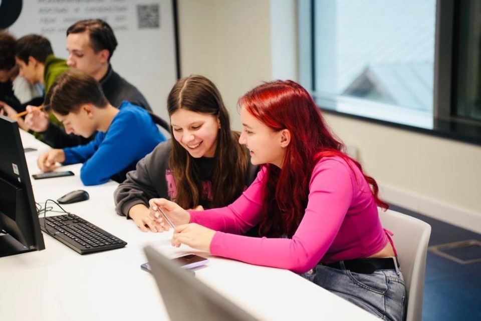 «Билет в будущее» запустил первый бесплатный профориентационный курс для российских родителей 