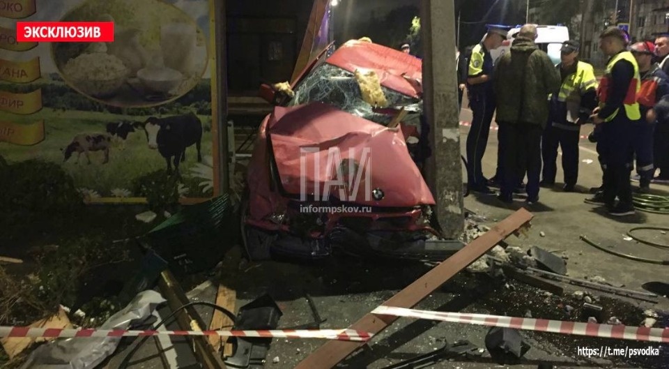 В Пскове в результате ночного ДТП госпитализировали четырех человек