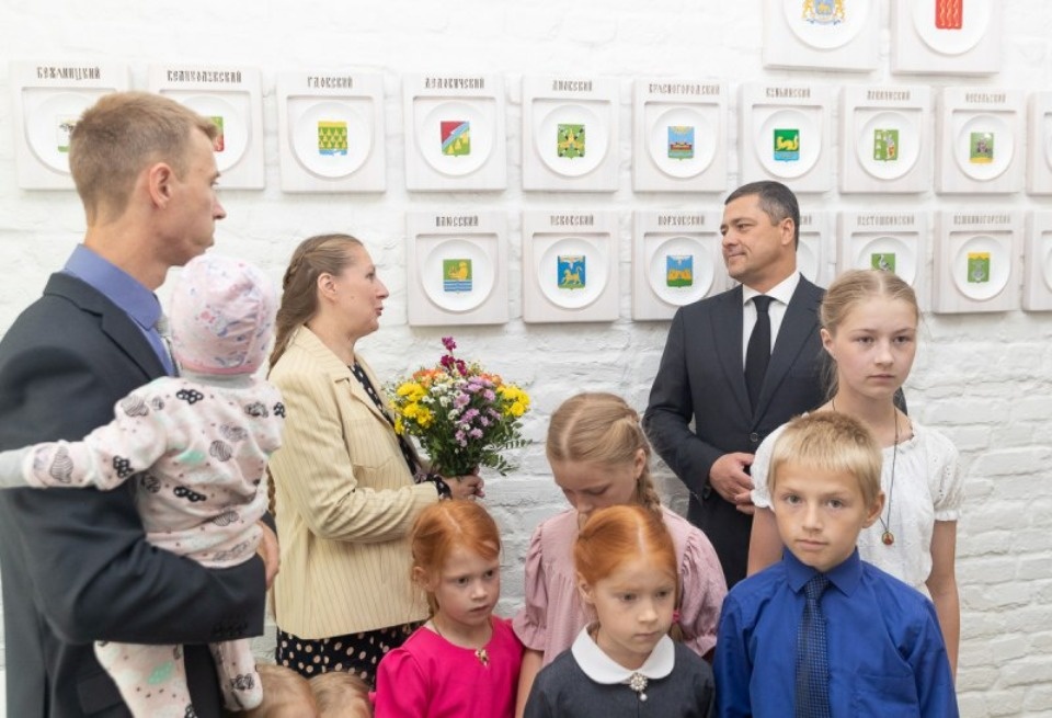 В Псковской области наградили победителей регионального конкурса «Многодетная семья года» В Псковской области наградили победителей регионального конкурса «Многодетная семья года»