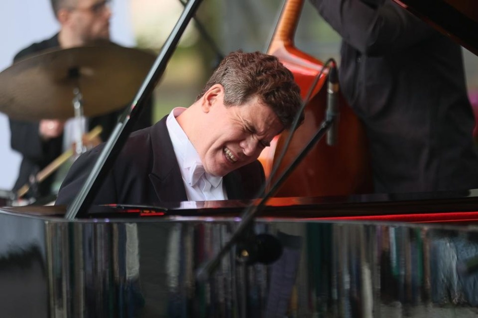 «И классика, и джаз» «И классика, и джаз»