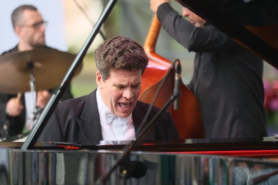 «И классика, и джаз» «И классика, и джаз»