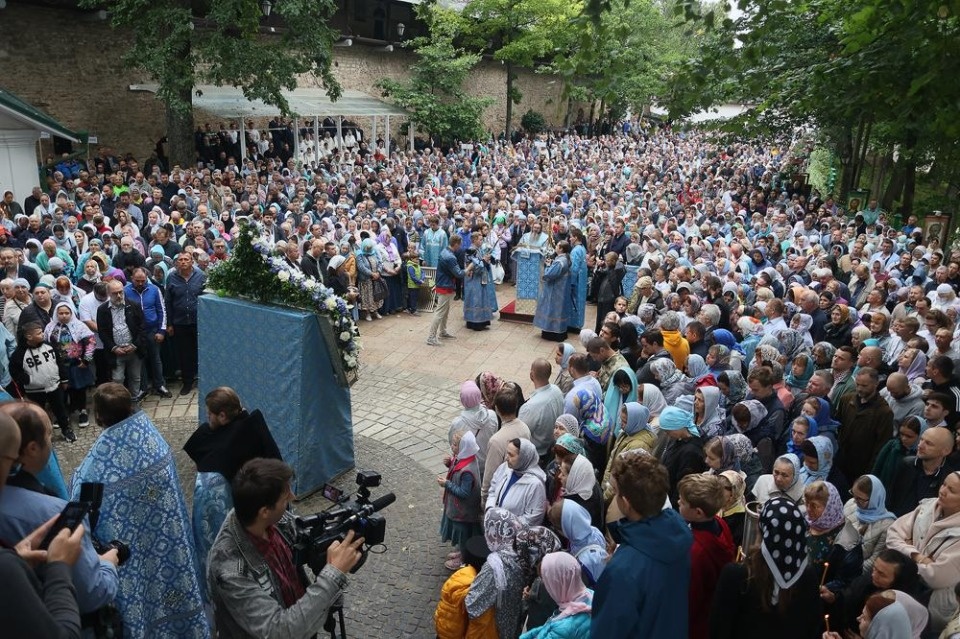 Успение Божьей Матери и 550-летие Псково-Печерского монастыря Успение Божьей Матери и 550-летие Псково-Печерского монастыря