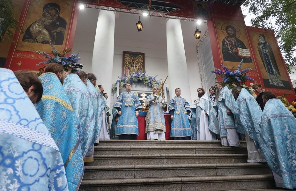 Успение Божьей Матери и 550-летие Псково-Печерского монастыря Успение Божьей Матери и 550-летие Псково-Печерского монастыря