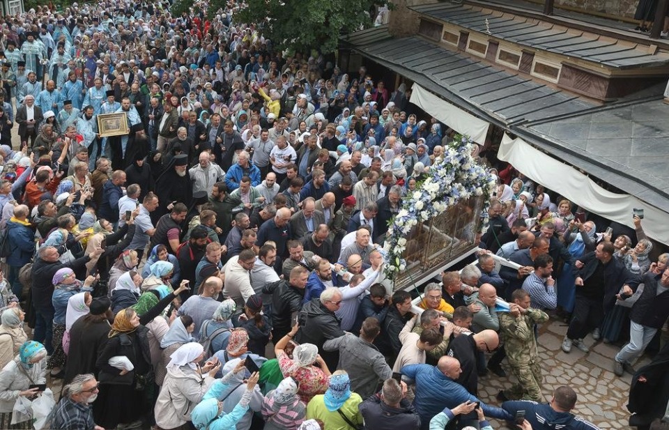 Успение Божьей Матери и 550-летие Псково-Печерского монастыря Успение Божьей Матери и 550-летие Псково-Печерского монастыря