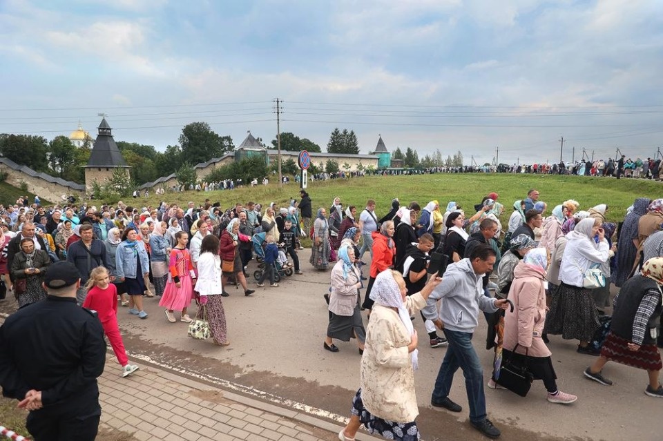 Успение Божьей Матери и 550-летие Псково-Печерского монастыря Успение Божьей Матери и 550-летие Псково-Печерского монастыря