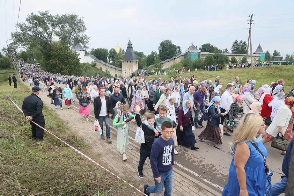 Успение Божьей Матери и 550-летие Псково-Печерского монастыря Успение Божьей Матери и 550-летие Псково-Печерского монастыря