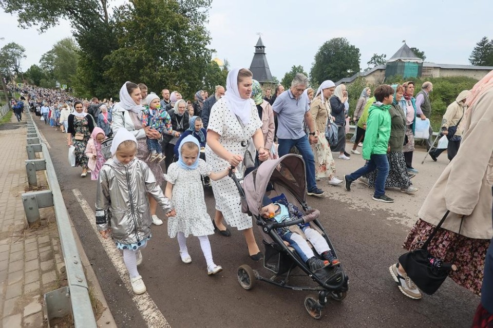 Успение Божьей Матери и 550-летие Псково-Печерского монастыря Успение Божьей Матери и 550-летие Псково-Печерского монастыря