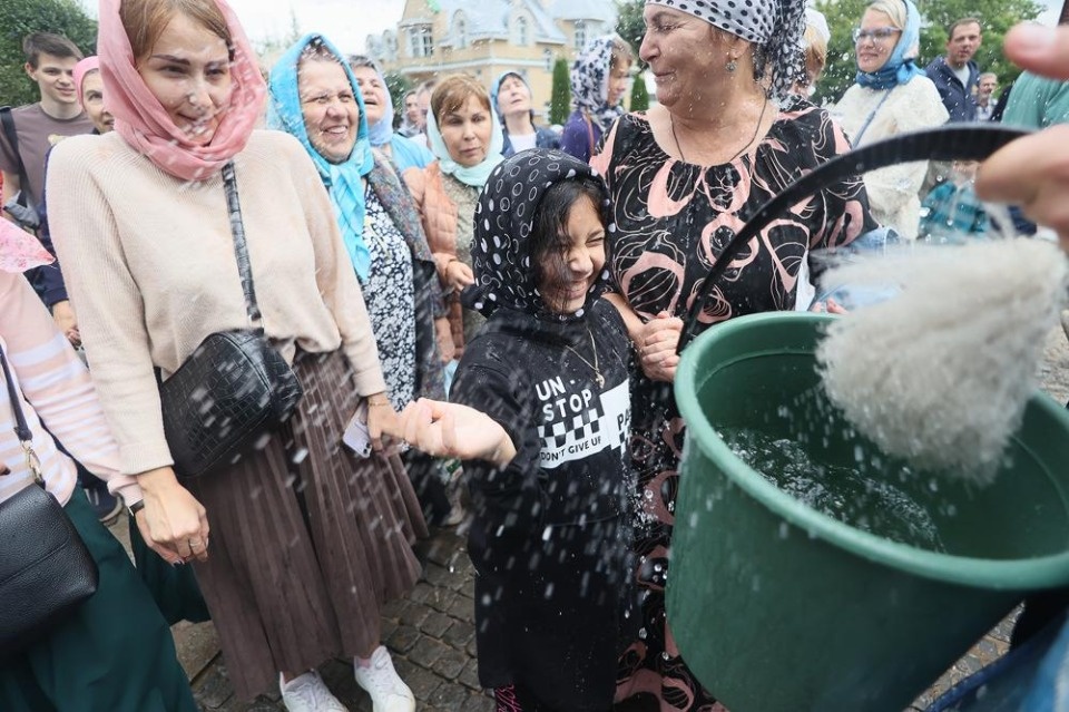Успение Божьей Матери и 550-летие Псково-Печерского монастыря Успение Божьей Матери и 550-летие Псково-Печерского монастыря