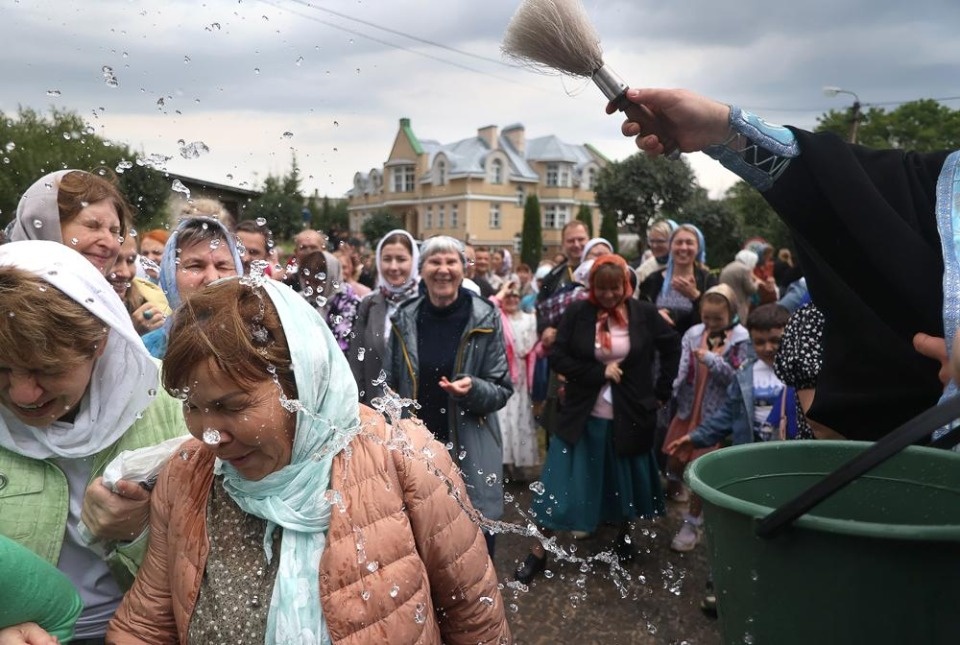 Успение Божьей Матери и 550-летие Псково-Печерского монастыря Успение Божьей Матери и 550-летие Псково-Печерского монастыря