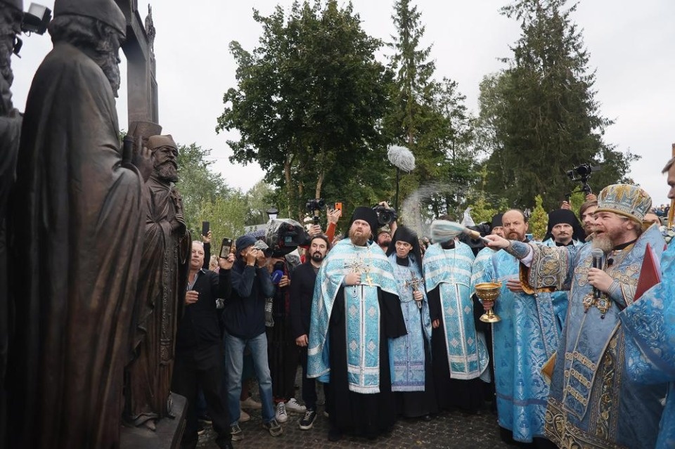 Успение Божьей Матери и 550-летие Псково-Печерского монастыря Успение Божьей Матери и 550-летие Псково-Печерского монастыря