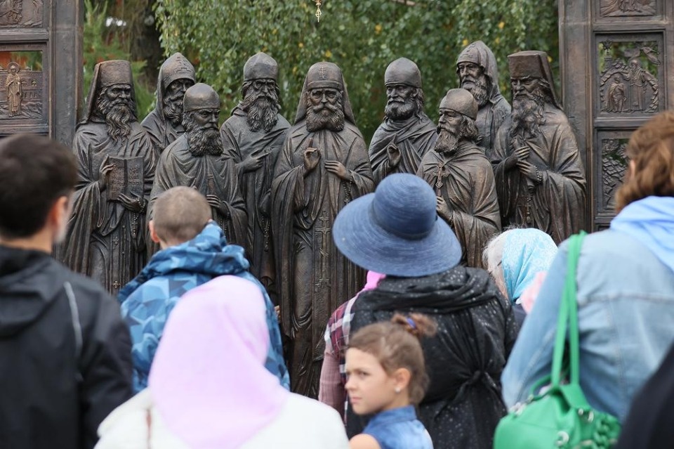 Успение Божьей Матери и 550-летие Псково-Печерского монастыря Успение Божьей Матери и 550-летие Псково-Печерского монастыря