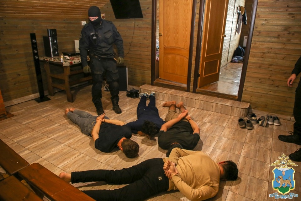 Незаконно находящихся в России иностранцев выявила псковская полиция Незаконно находящихся в России иностранцев выявила псковская полиция