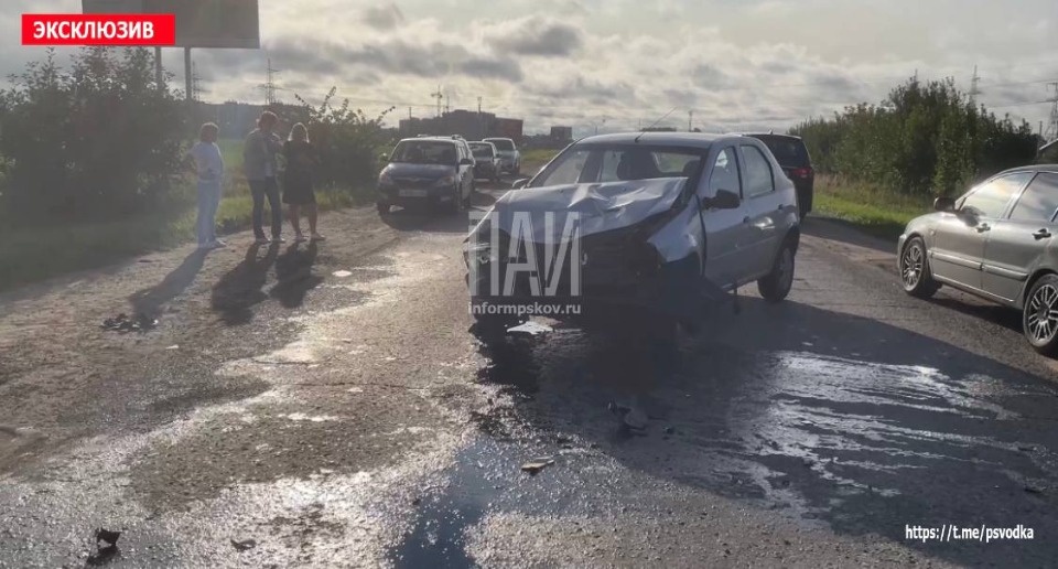 Участнику ДТП потребовалась госпитализация в Псковском районе