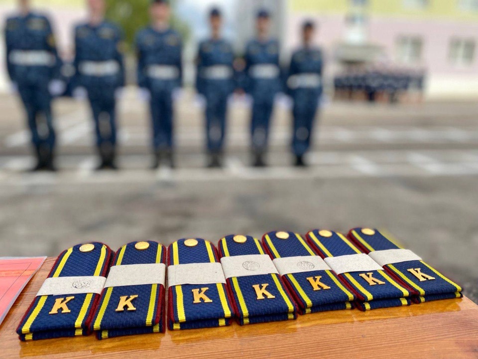 Борис Елкин вручил курсантам университета ФСИН России в Пскове первые погоны 