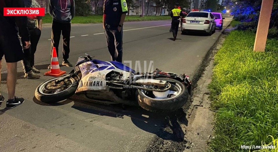 В Великих Луках мотоциклист вылетел с дороги В Великих Луках мотоциклист вылетел с дороги