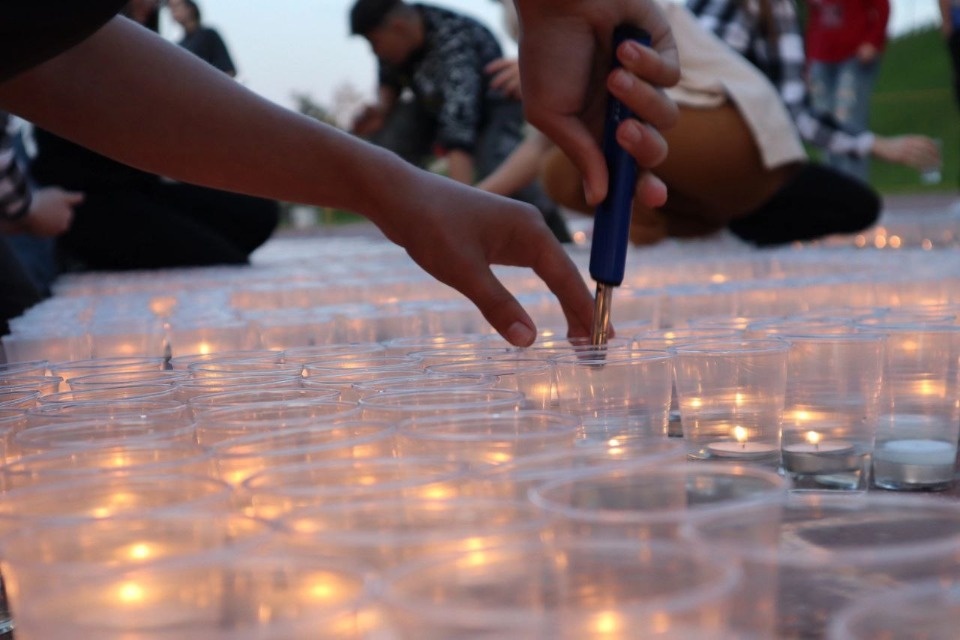 Более тысячи свечей зажгли в Пскове в память о детях Беслана