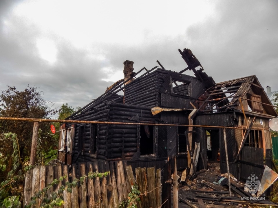 Взрыв двух газовых баллонов в жилом доме в Пскове предотвратили пожарные Взрыв двух газовых баллонов в жилом доме в Пскове предотвратили пожарные