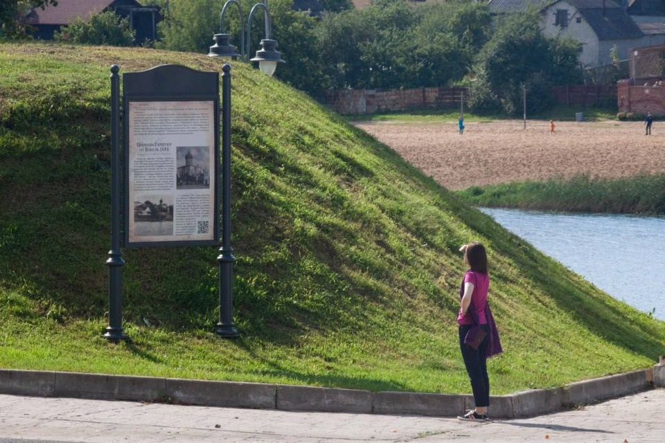 Свыше 20 информационных стендов обновили в центре Пскова