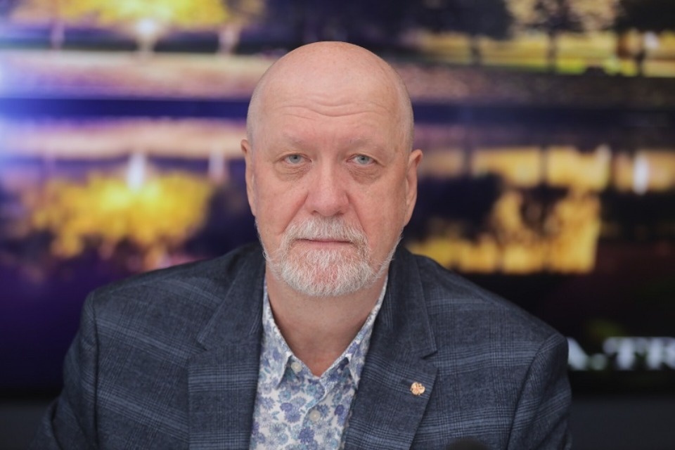 «Свои среди своих»