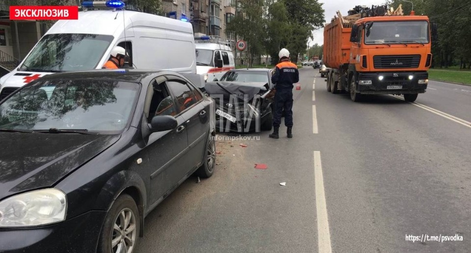 В Пскове произошло тройное ДТП