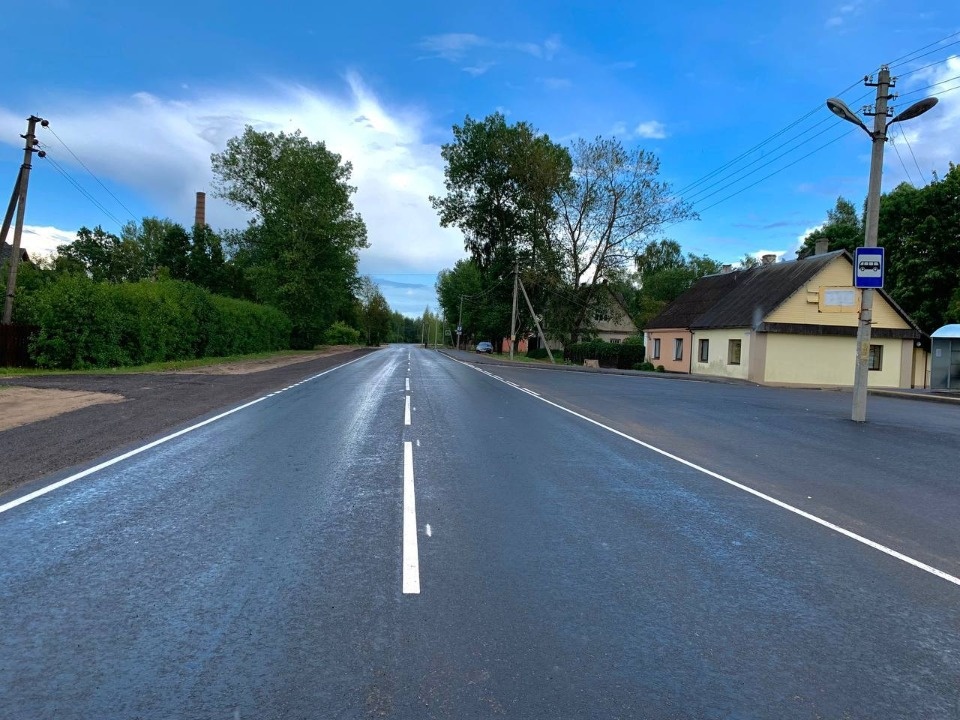 Ведущие к Псково-Печерскому монастырю дороги отремонтировали в Печорском районе