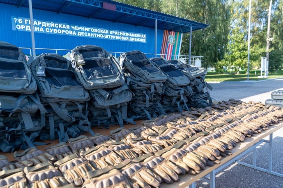 Технику и обмундирование передало 76-й дивизии псковское правительство