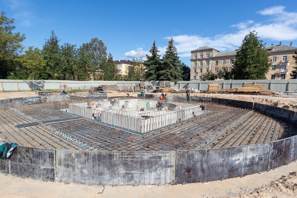 К ноябрю в Пскове запустят мультимедийный фонтан в сквере 60-летия Октября