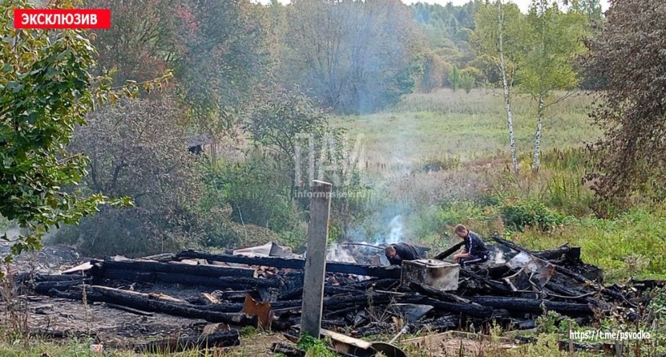 На месте пожара в Пушкиногорском районе обнаружили тело мужчины На месте пожара в Пушкиногорском районе обнаружили тело мужчины