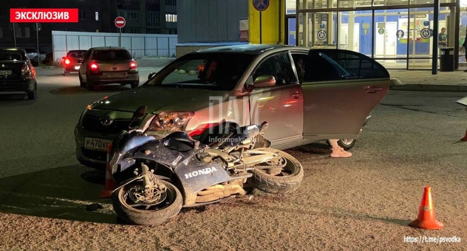 Мотоциклист пострадал в результате ДТП в Пскове 