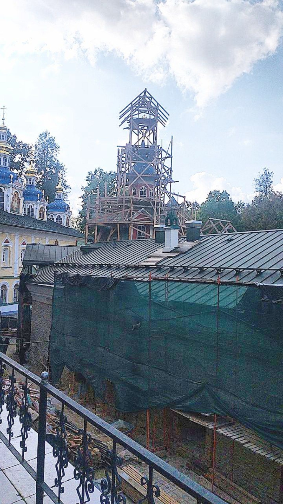 Очаги разрушения кладки обнаружили в ходе реставрации Сретенской церкви в Печорах 