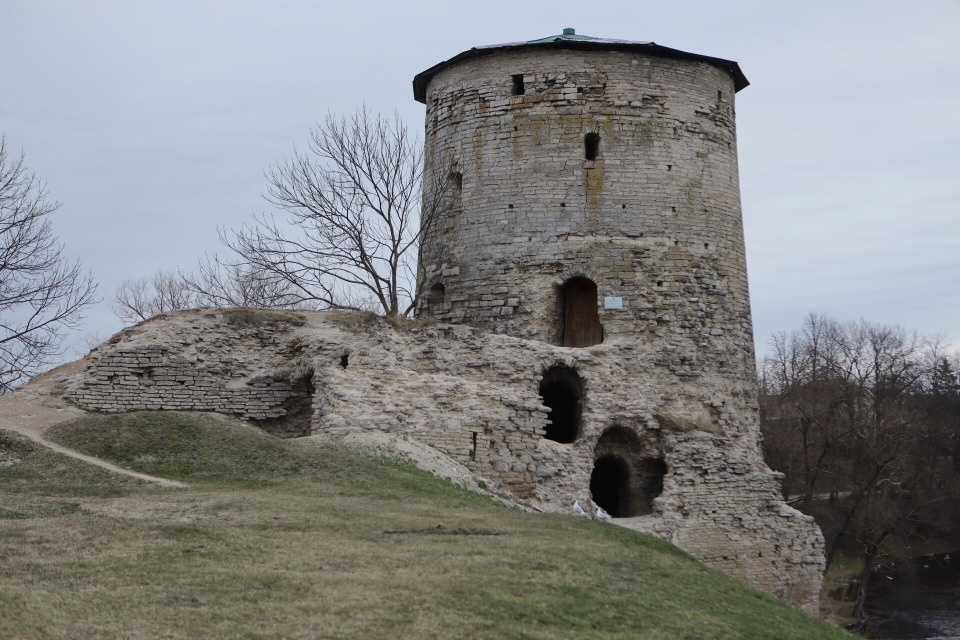 Гремячую башню закроют для посетителей в Пскове Гремячую башню закроют для посетителей в Пскове
