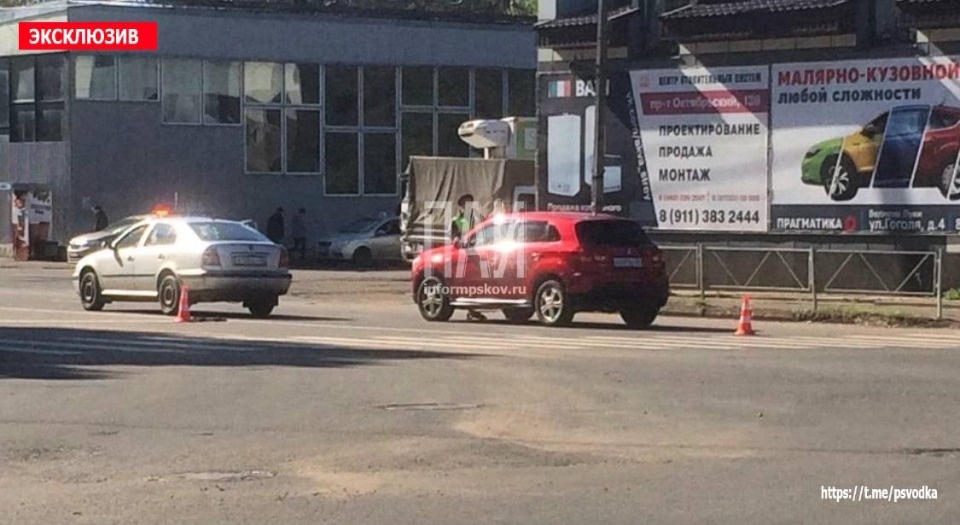 Пятилетнего самокатчика госпитализировали в результате ДТП в Великих Луках